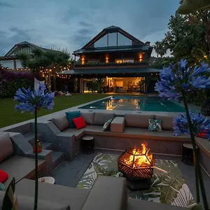 Barcelona's Tropical Oasis Villa